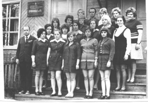 Группа учениц Устьваеньгского ПТУ